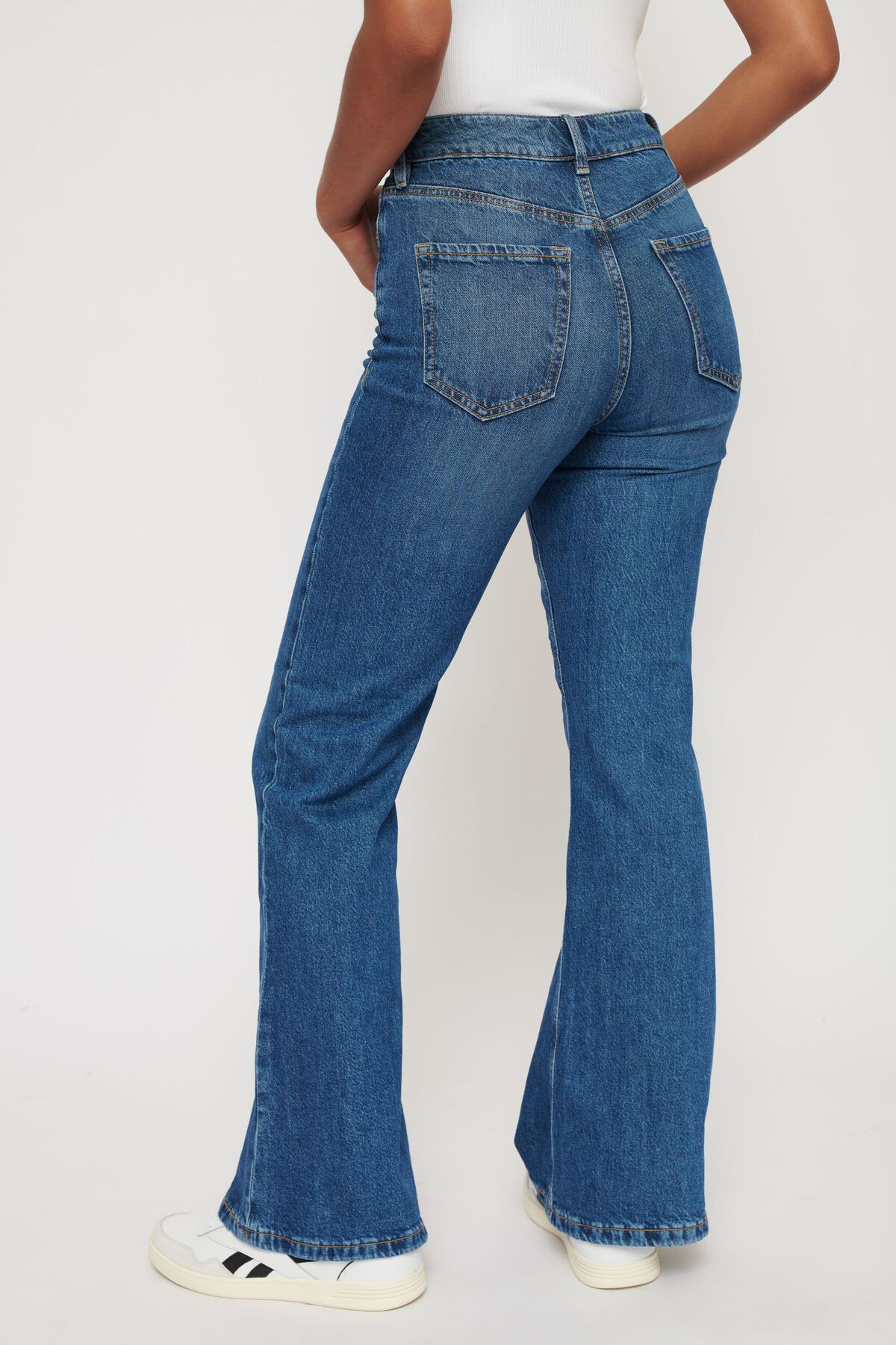 Dynamite Hailey Flared Jeans. 4
