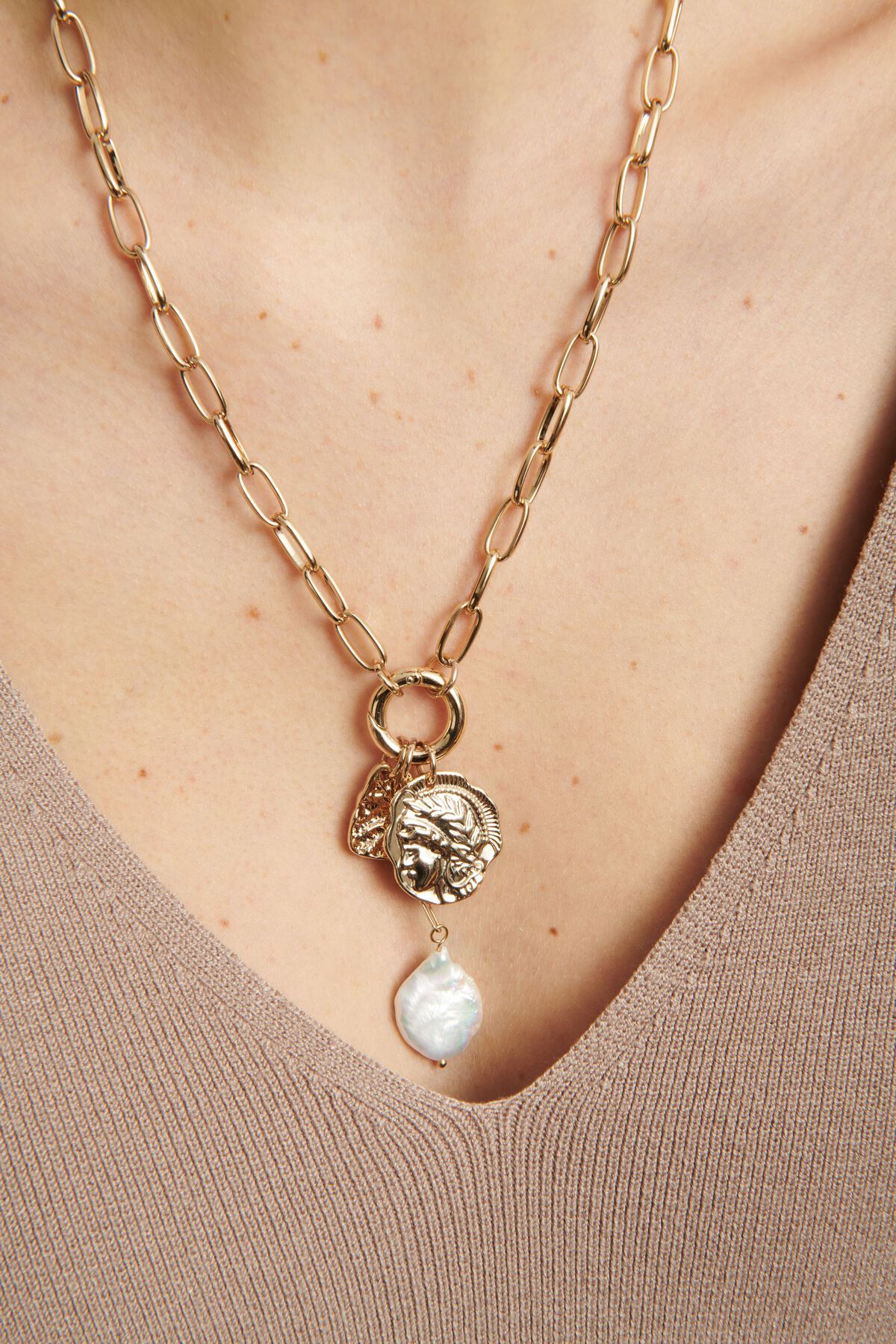 Dynamite Pearl, Medallion & Charm Necklace. 2
