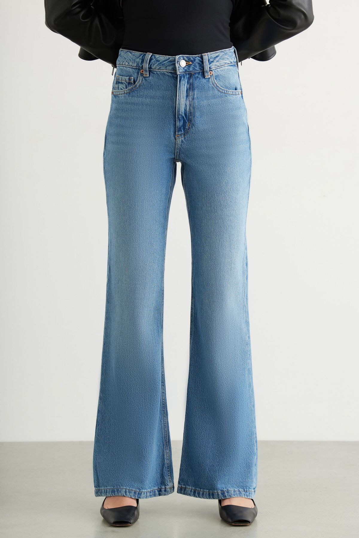 Dynamite Hailey Flared Jeans. 2