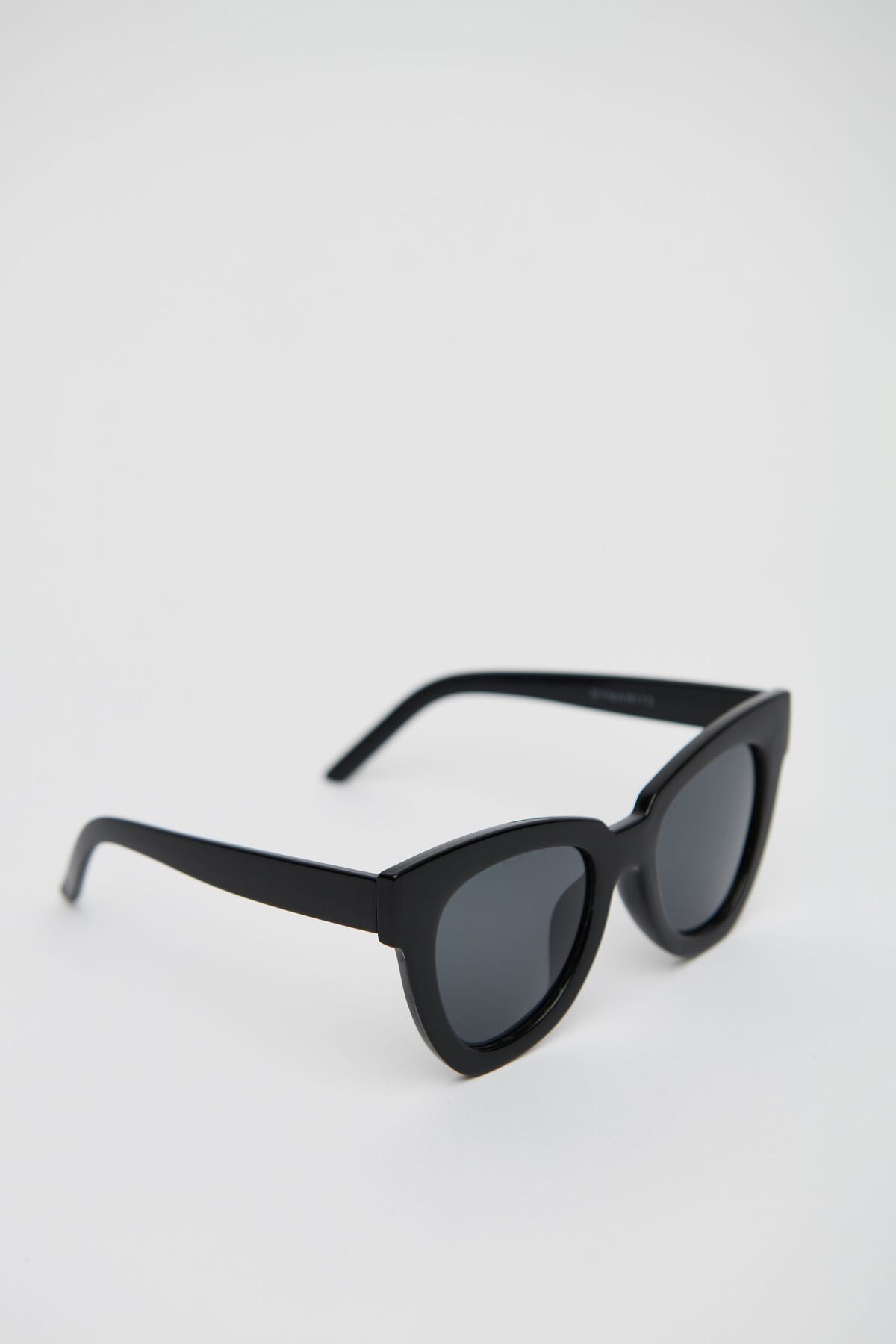 Dynamite Oversized Wayfarer Sunglasses. 7