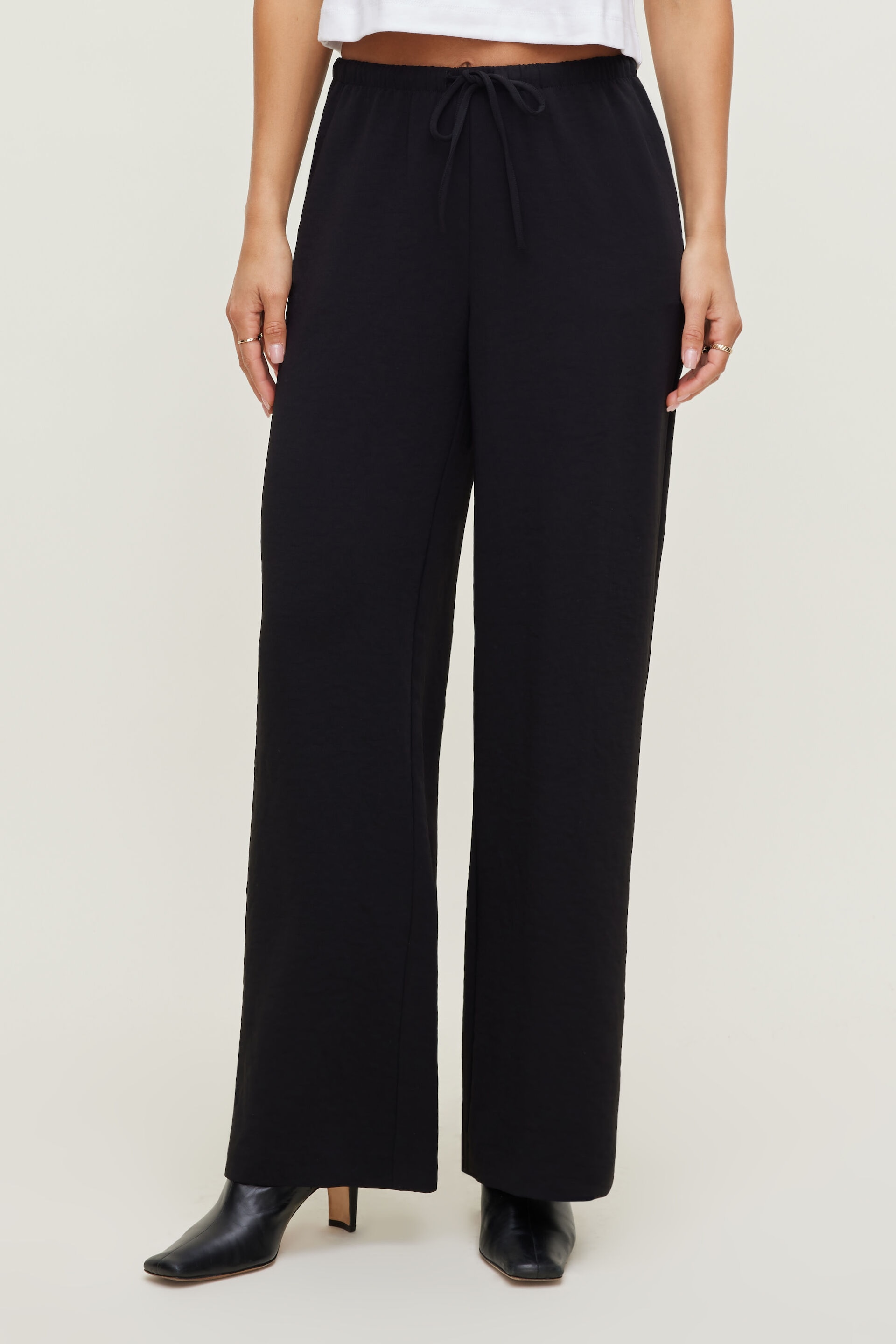 Leo Airflow Wide Leg Pants