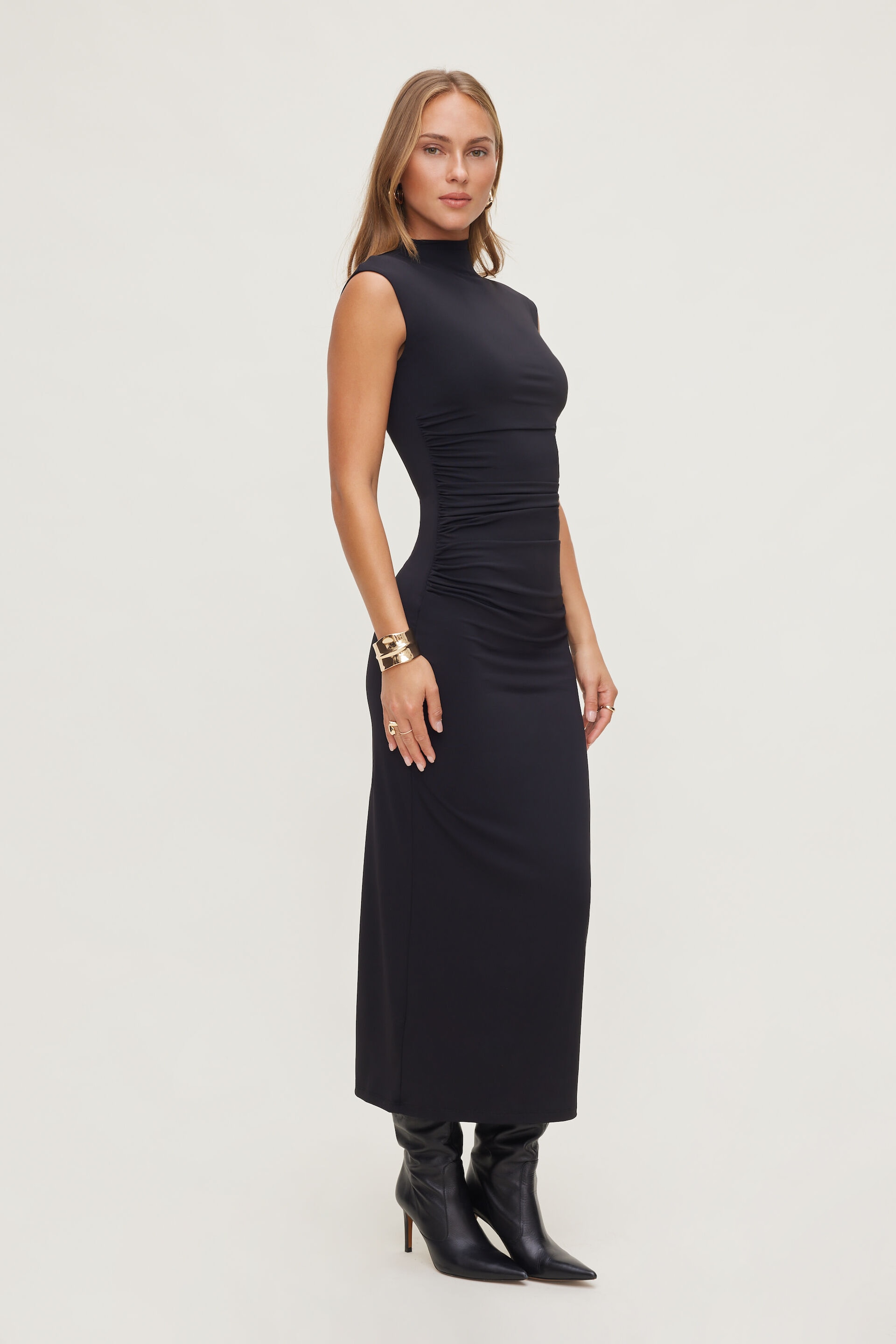 Robe maxi sculptante à col montant Bria