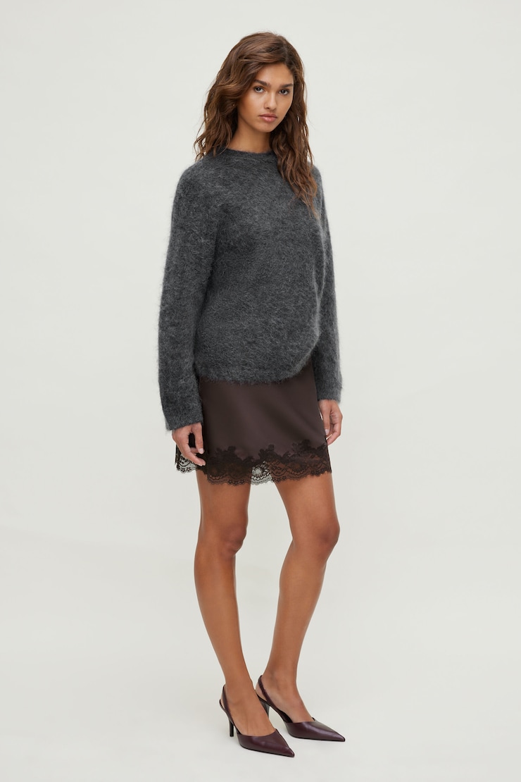 Minijupe en satin et dentelle