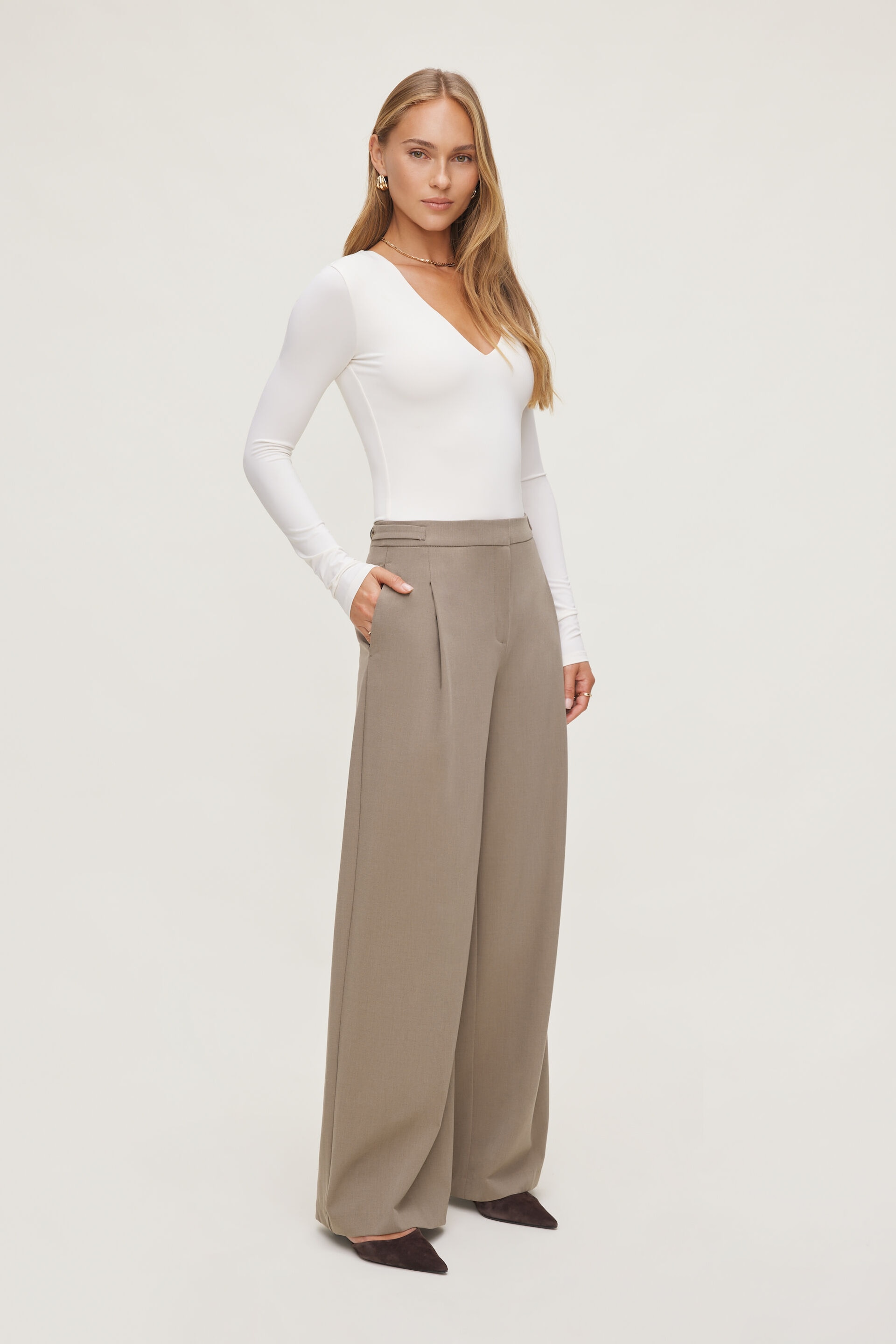 Justaucorps sculptant à col plongeant profond