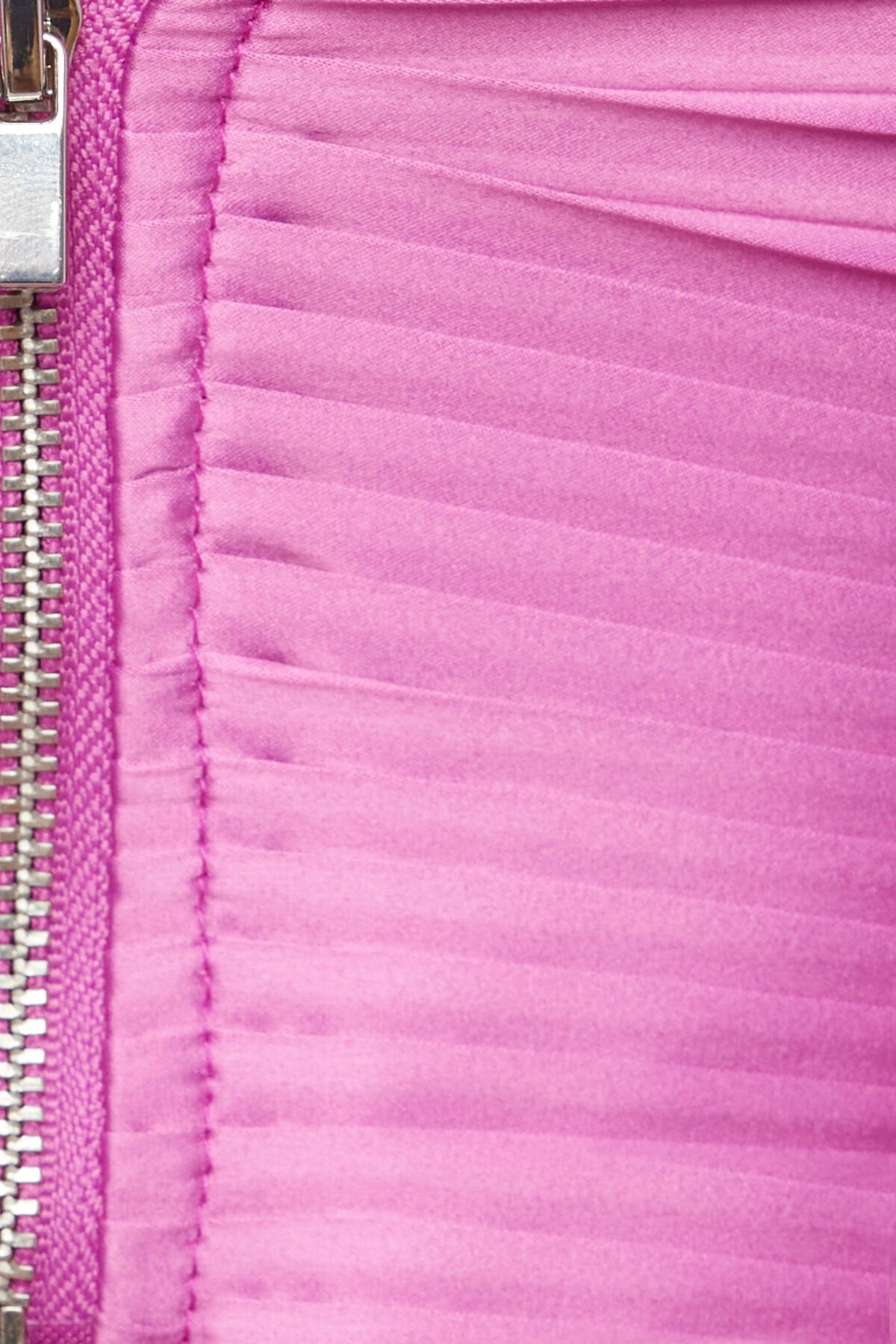 Dynamite Pleated Satin Crop Top. 5