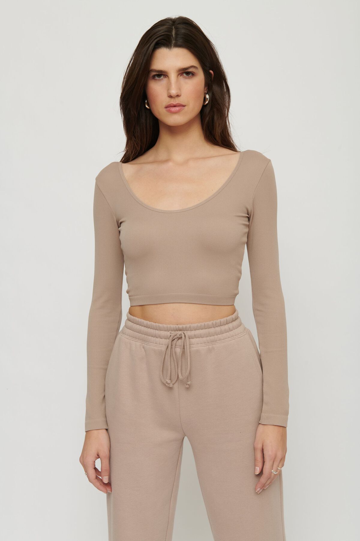 Dynamite Long Sleeve Seamless Crop Top. 2