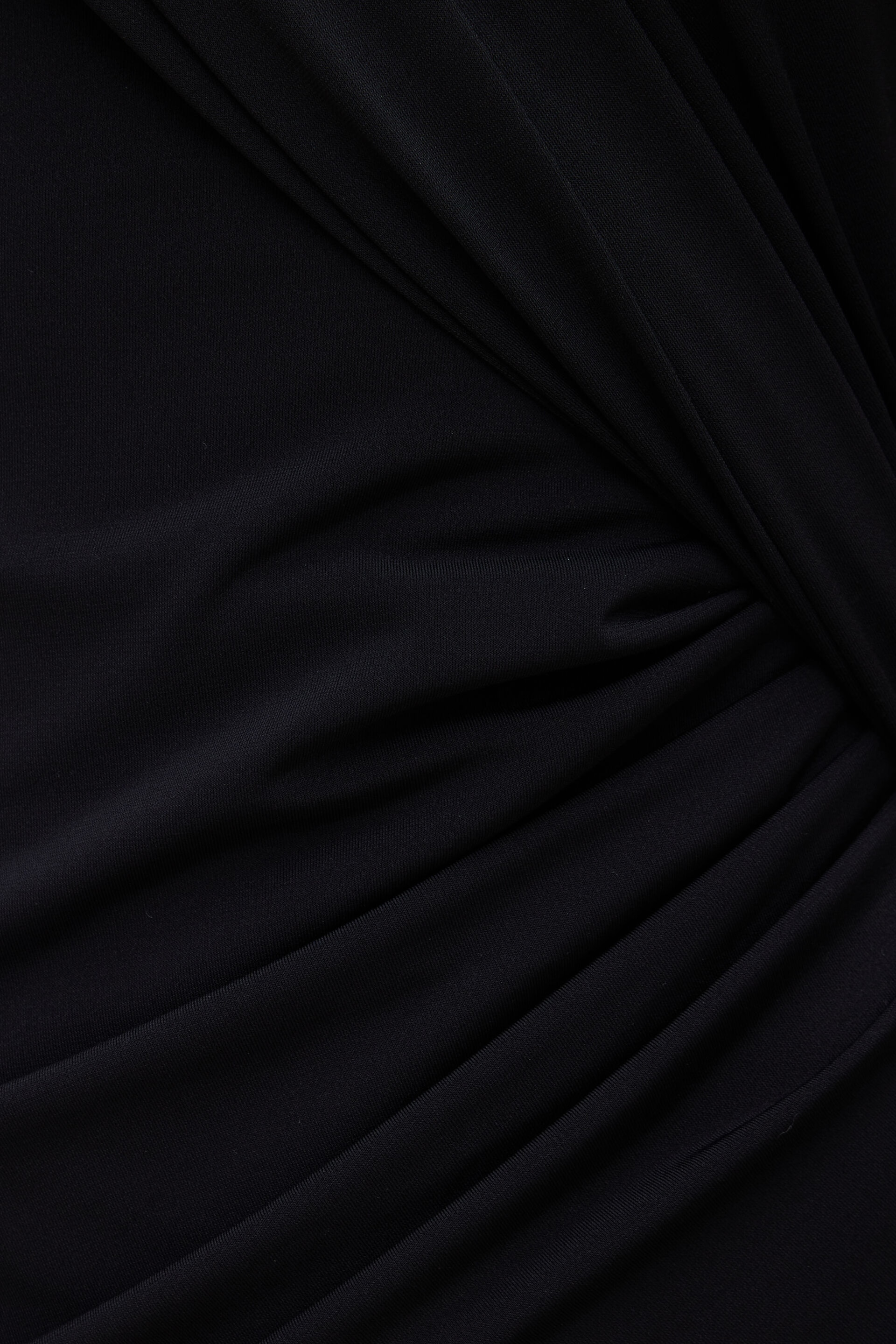 Minirobe sculptante et drapée à l'avant