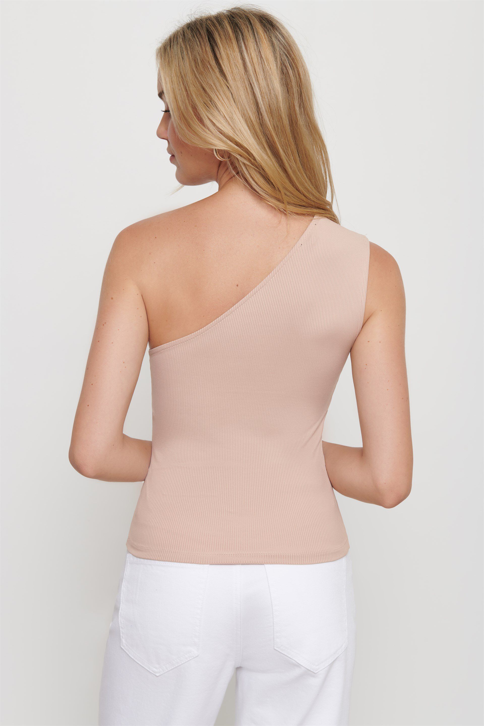 Haut à une épaule et entaille