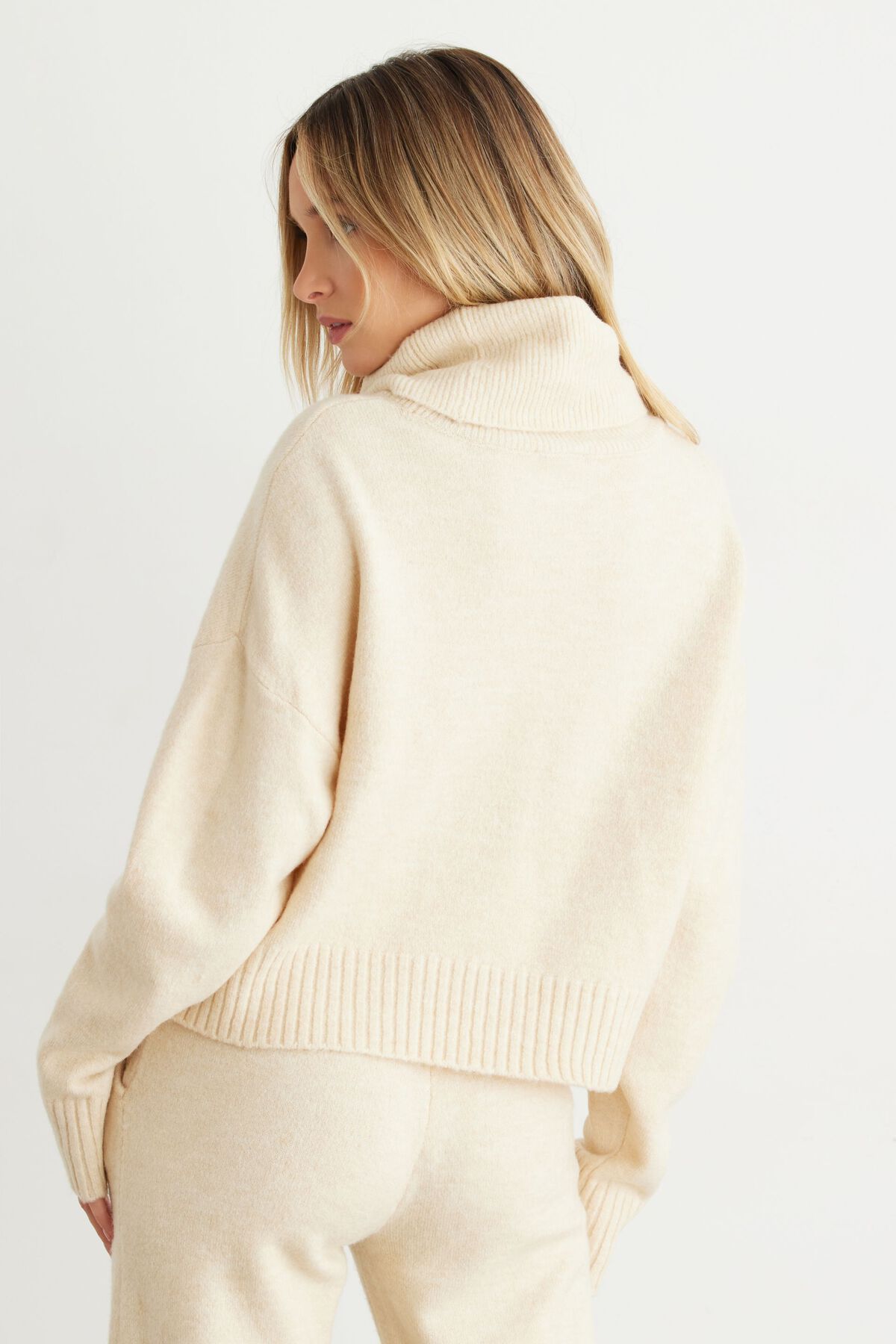 Dynamite Long Sleeve Textured Turtleneck Sweater. 5