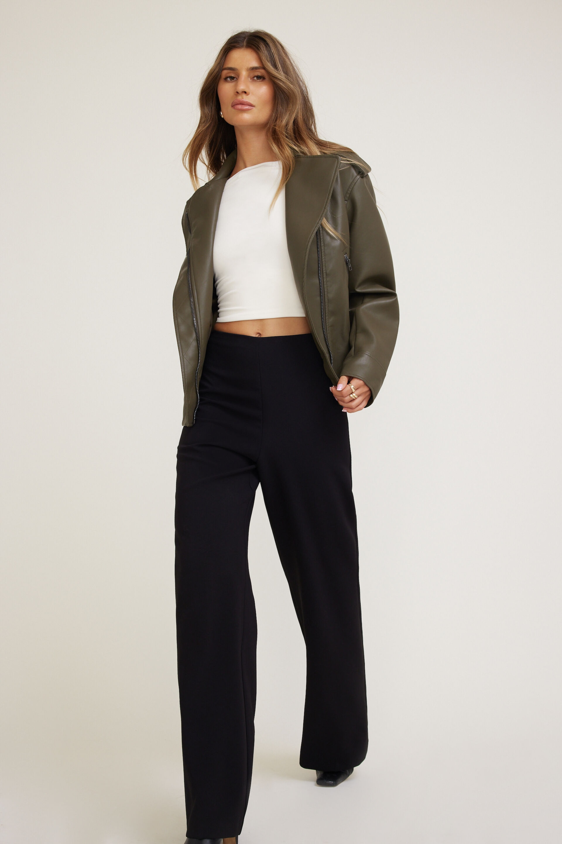 Pantalon épuré à jambe large