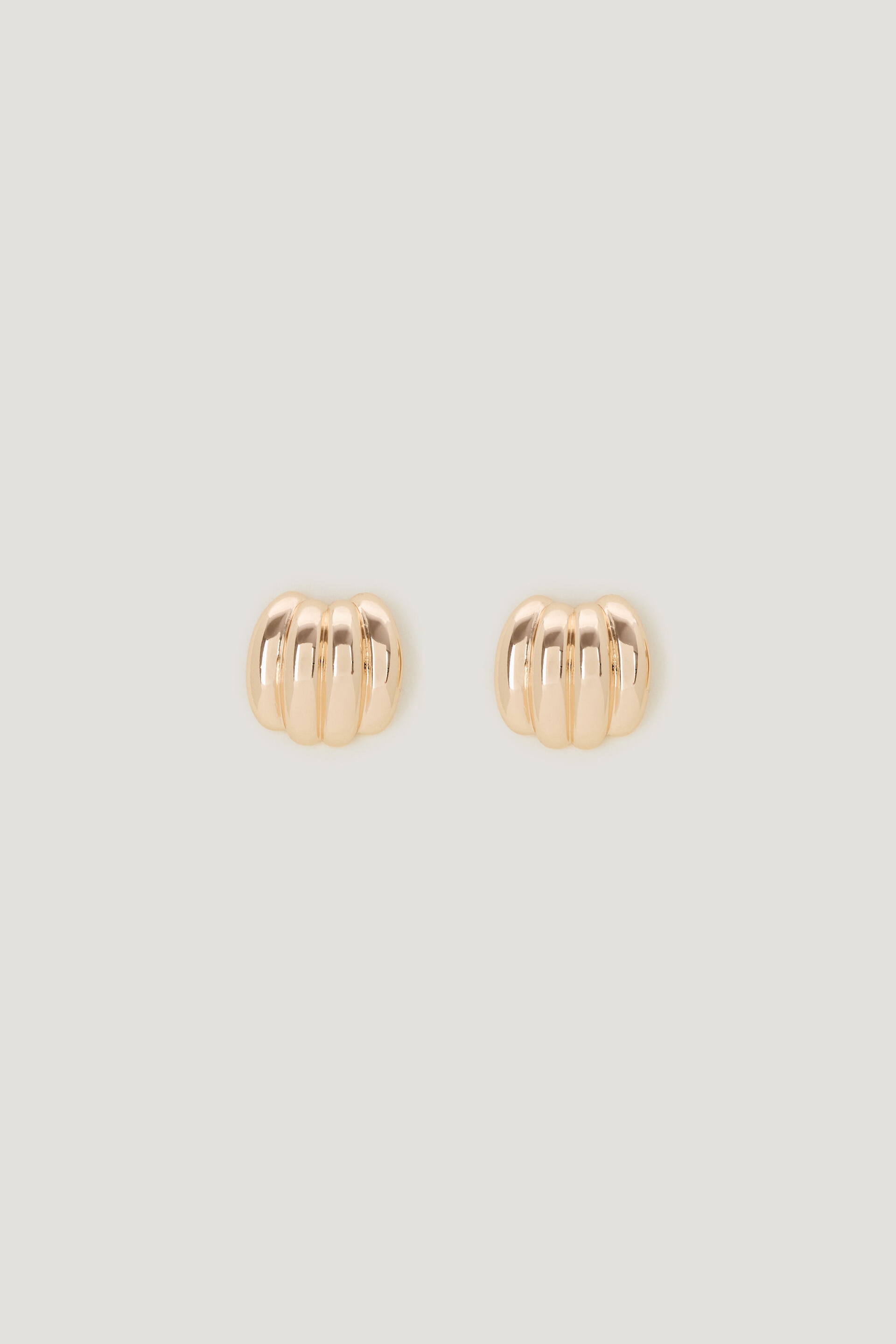Ribbed Button Earrings