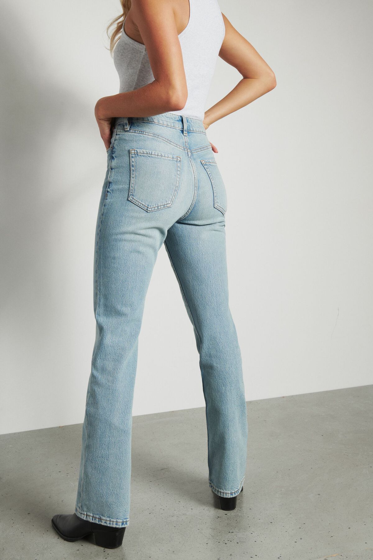 Dynamite Candice Bootcut Jeans. 5