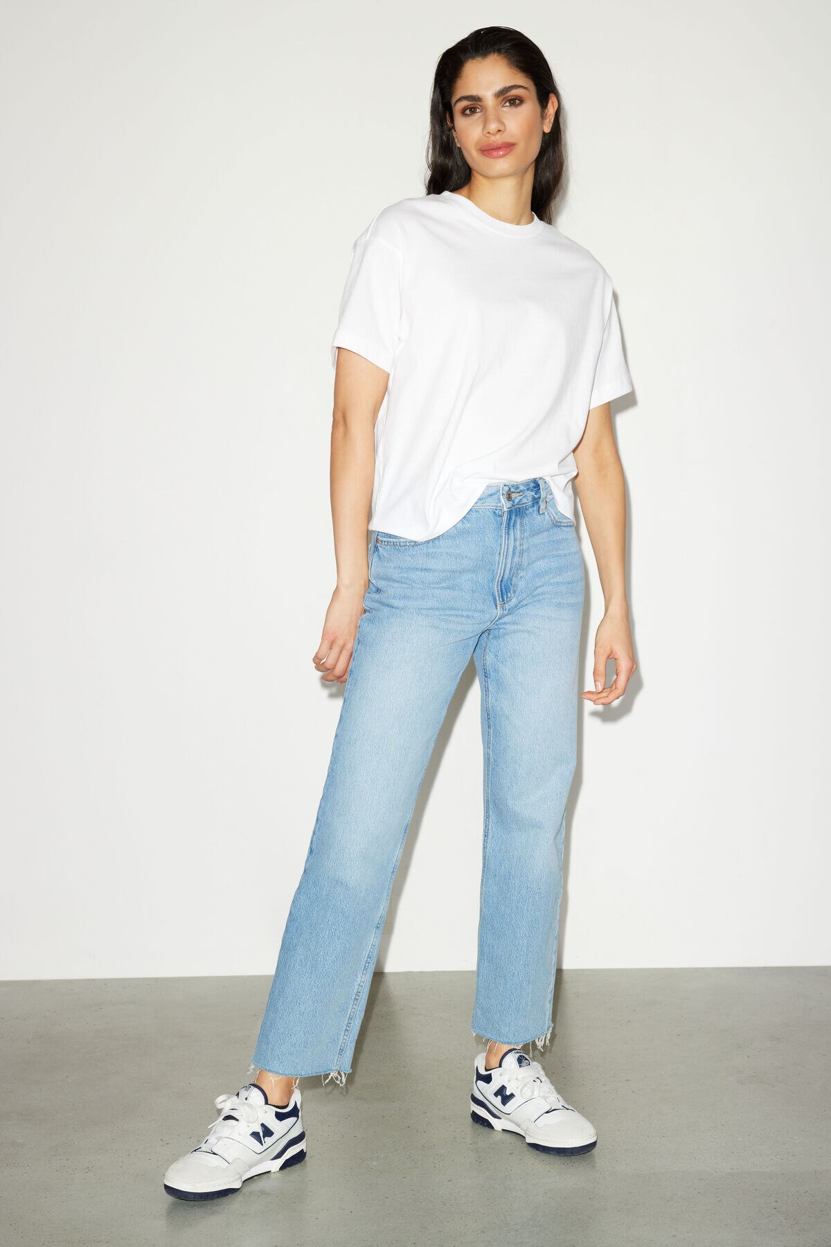Dynamite Irina Straight Leg Ankle Jeans. 3