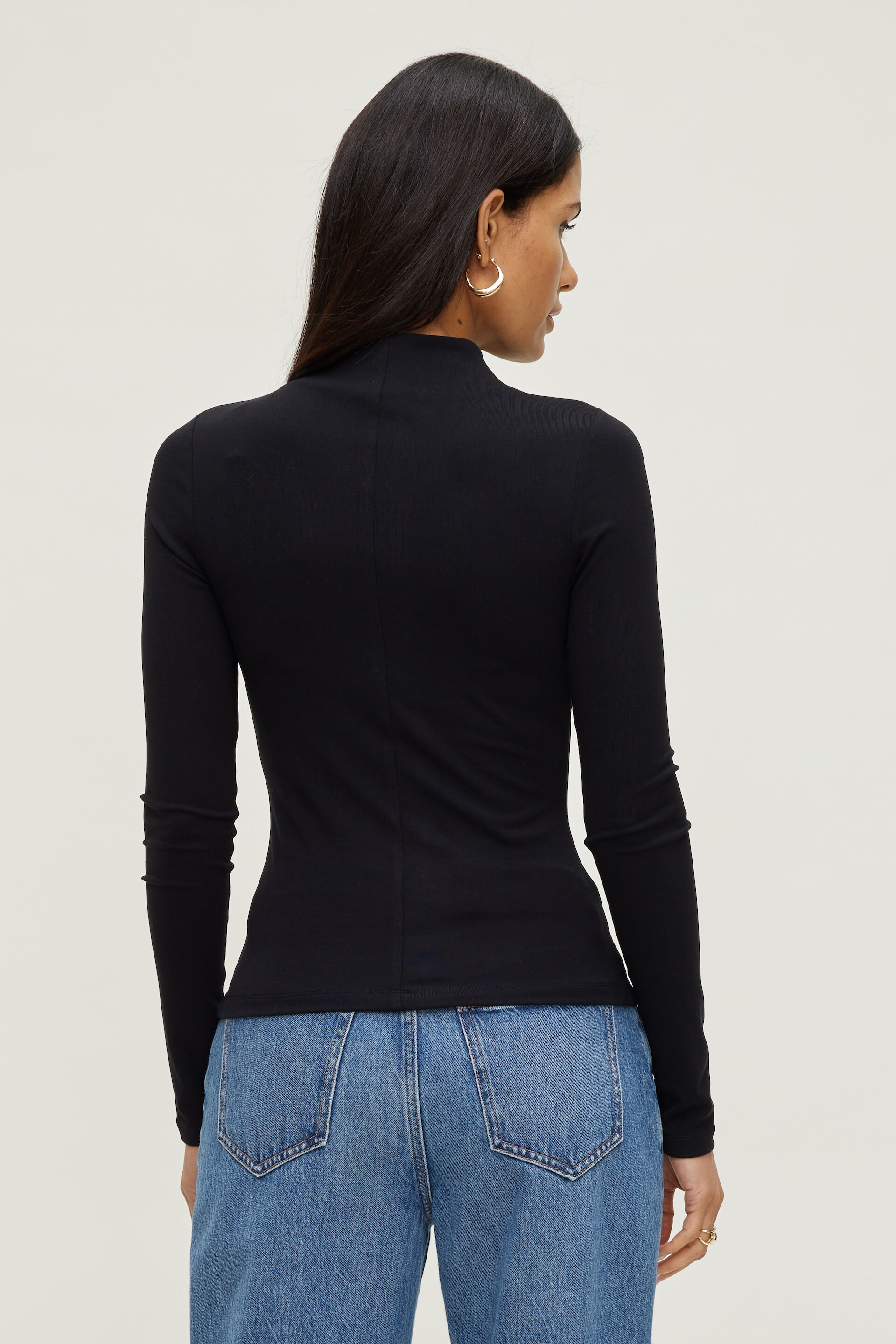 Haut à col montant et à manches longues