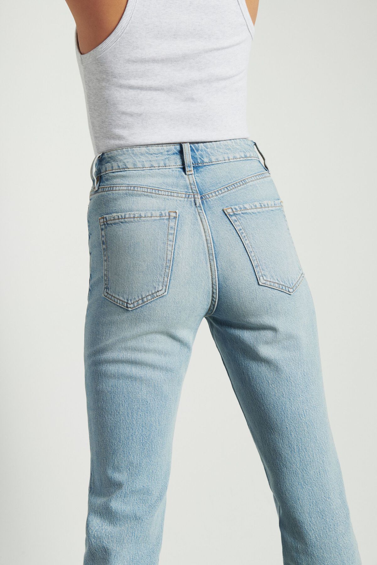 Dynamite Candice Bootcut Jeans. 7