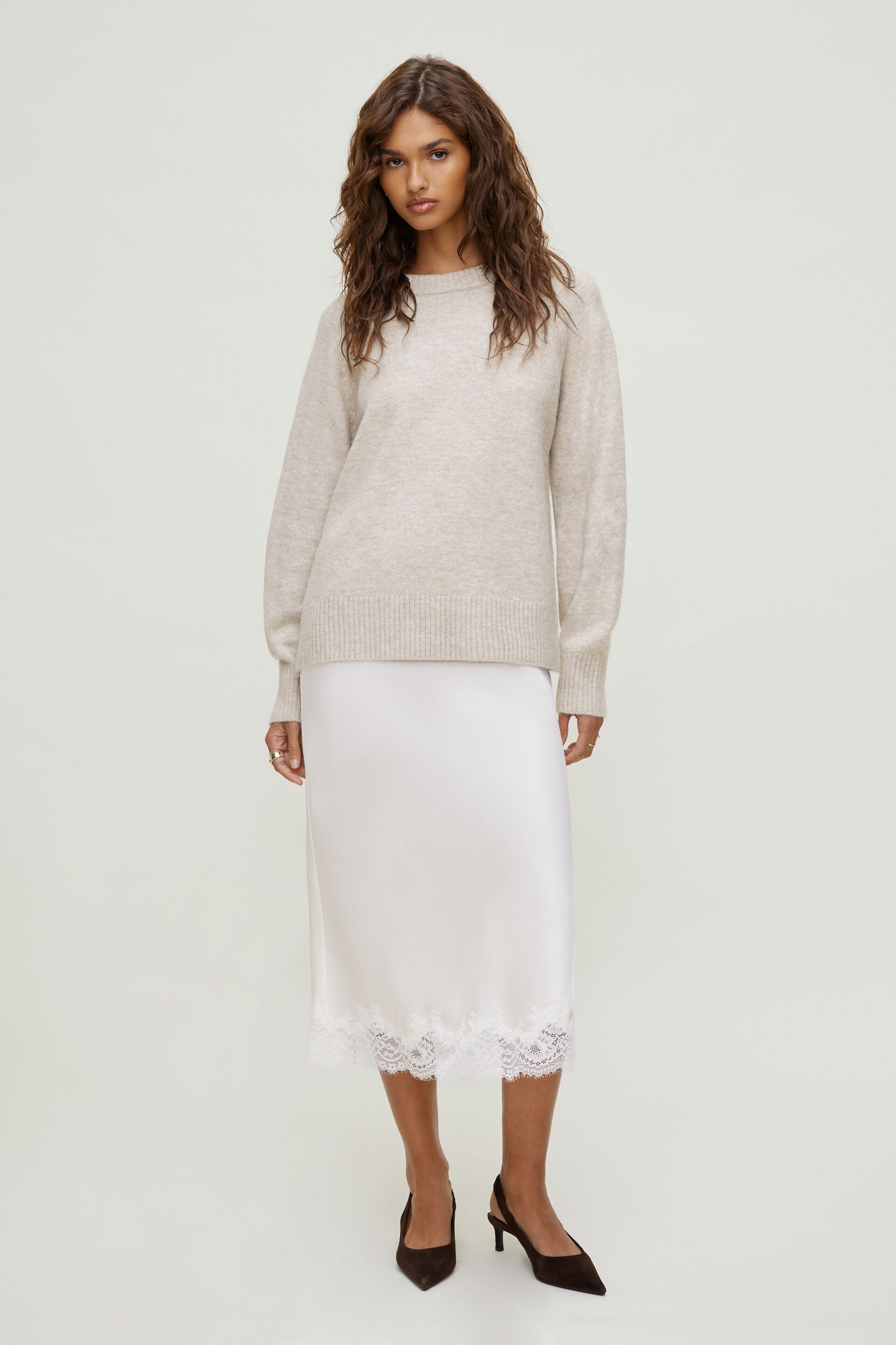 Jupe midi en satin et dentelle