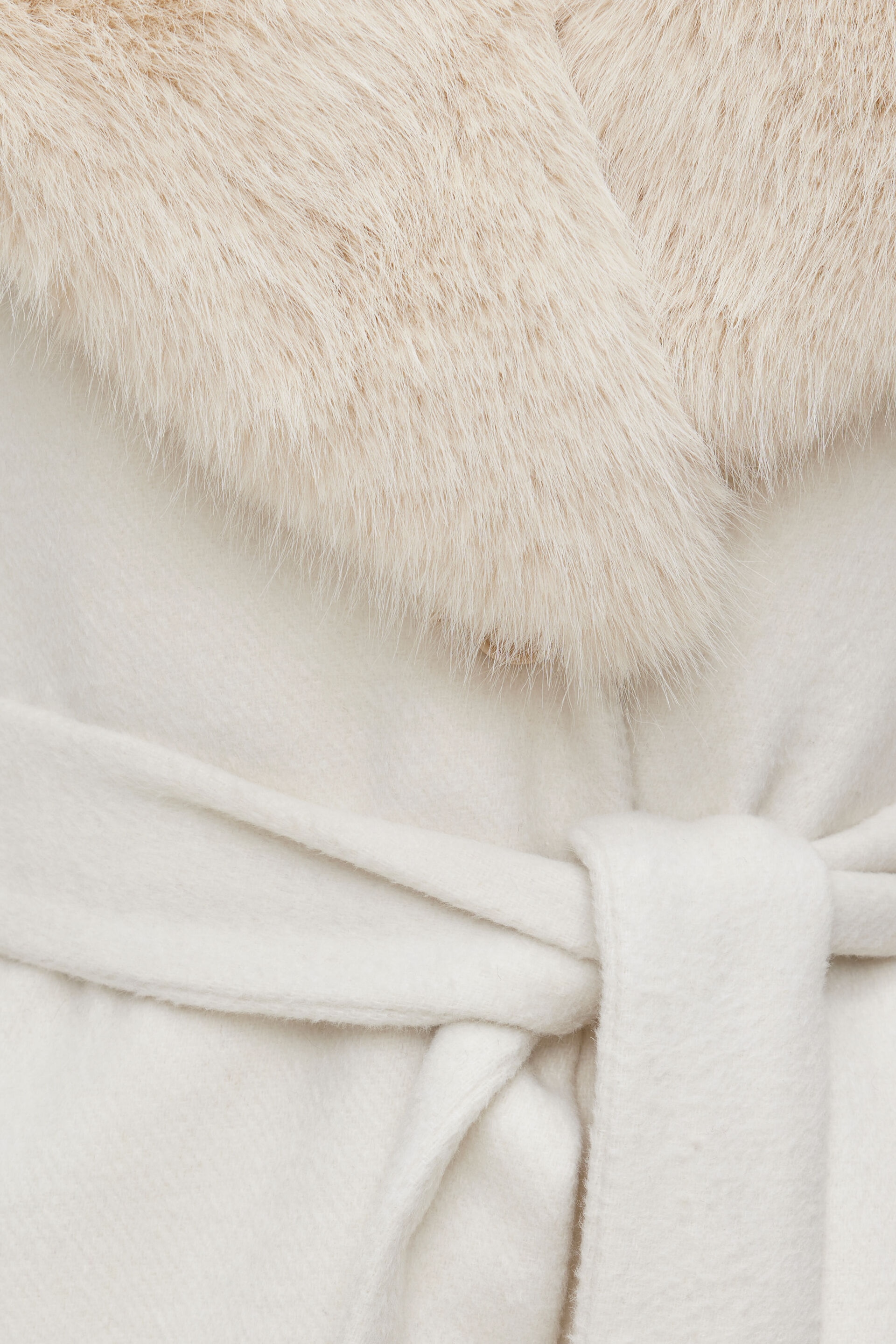 Manteau en laine avec bordure en fausse fourrure