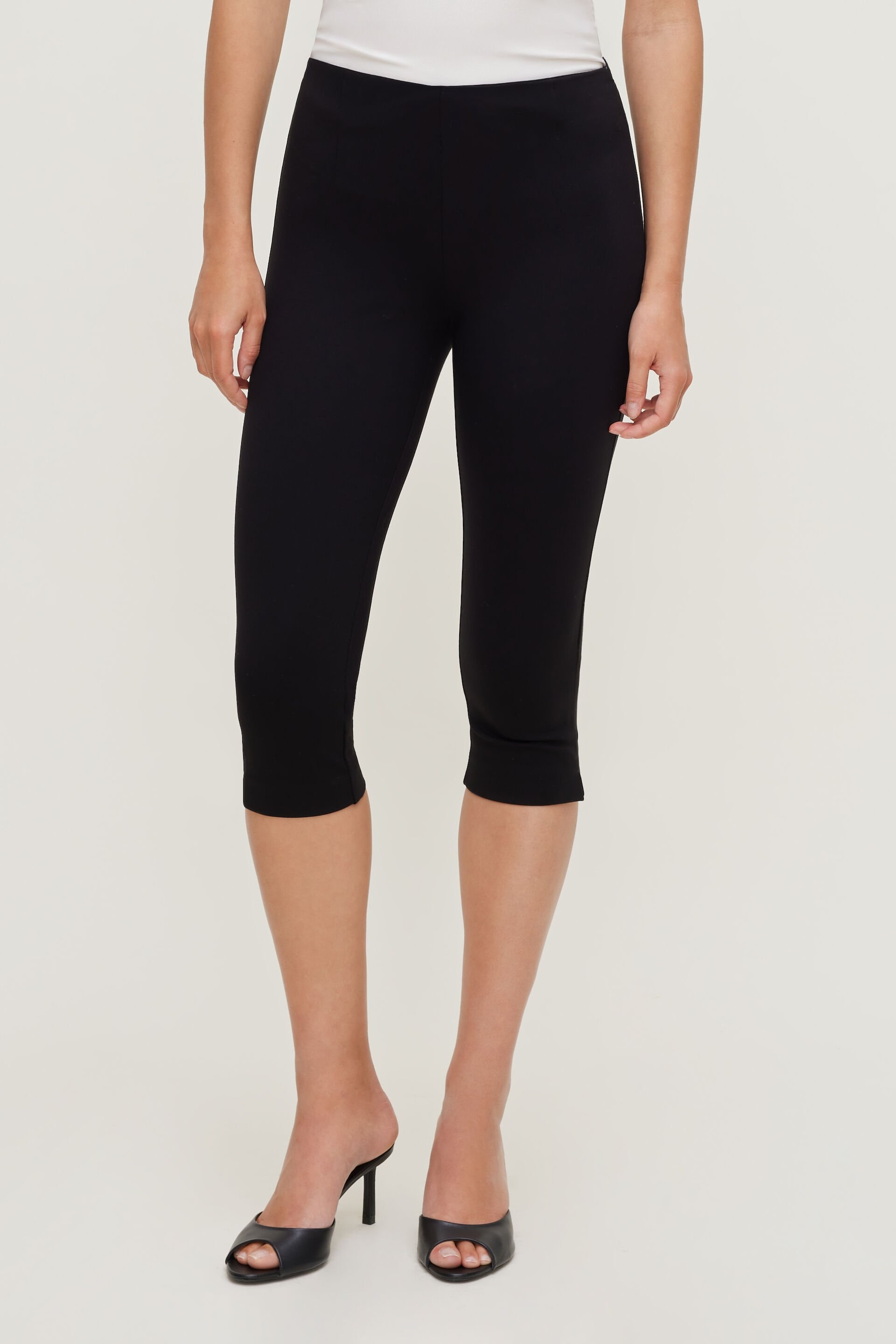 Liv Capri Pants