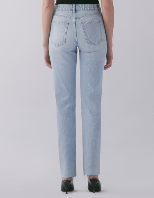 A model wears the Chiara jeans - back view.