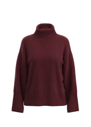 Chandail à col roulé bourgogne.