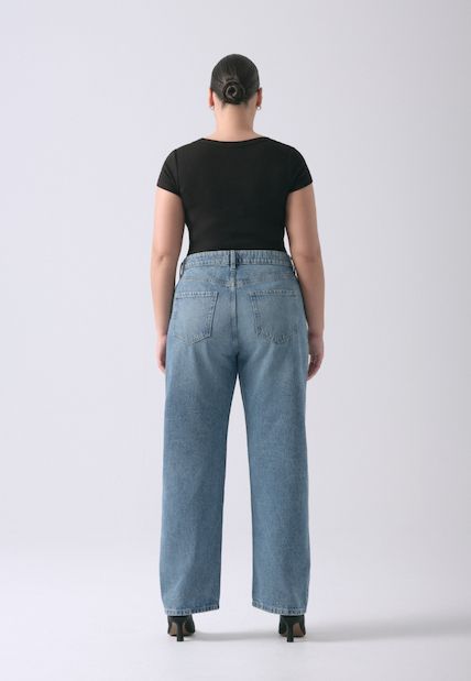 A model wears the Mika jeans.