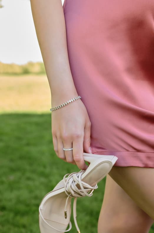 Nitsan wears the cubic zirconia oval tennis bracelet.