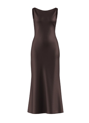 Robe maxi brune en satin.