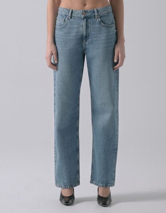 A model wears the Chiara jeans.